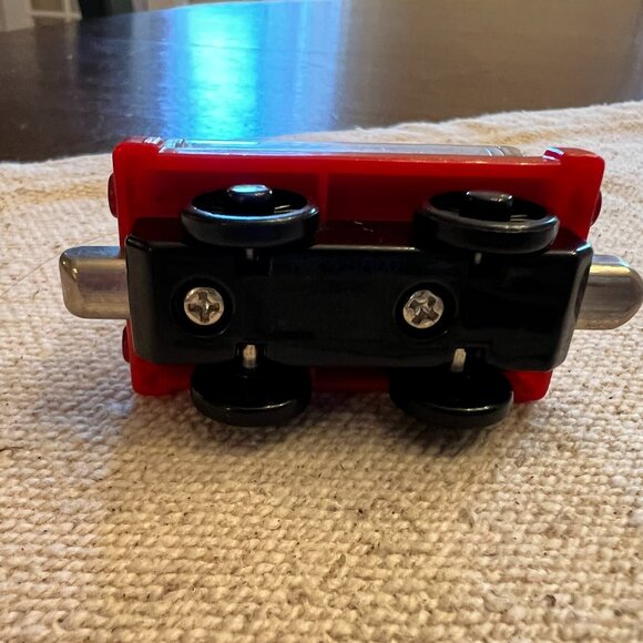 2004 Thomas Take Along Snow Globe Happy Holidays Christmas Tanker Train Car - Picture 8 of 9